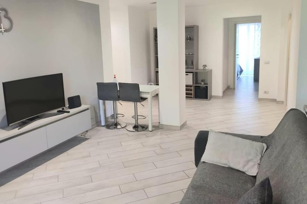 Appartement Ampio Bilocale In Zona Porta Vittoria / Corso Lodi à Milan Extérieur photo